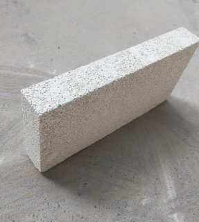 莫來石聚輕磚半枚片